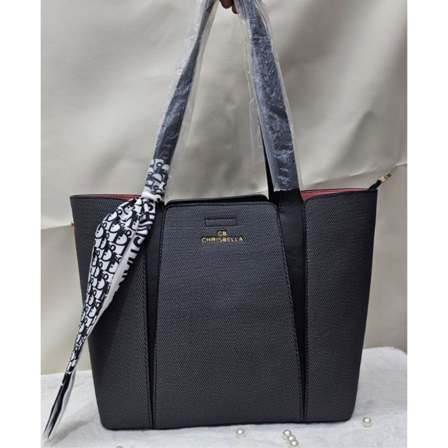 Fashionable Shoulder Bag with Multiple Compartments